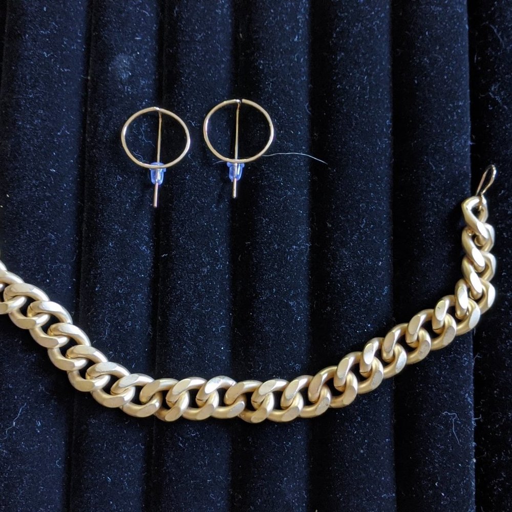 Set of Gold tone Chunky Chain Bracelet & Earrings